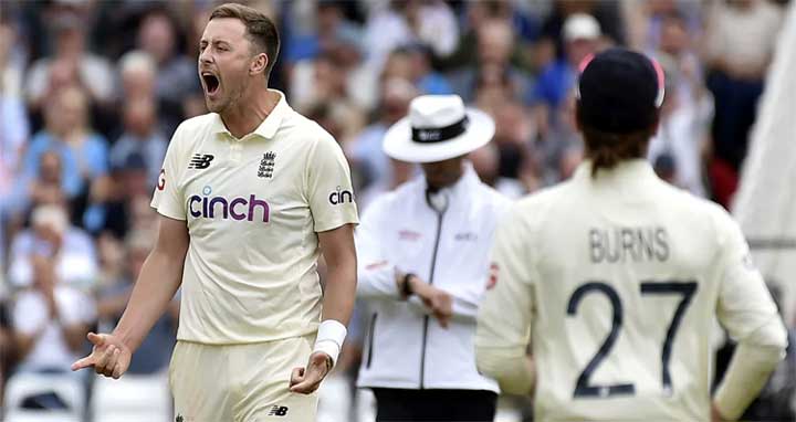 ক্যারিয়ারের প্রথম ৫ উইকেট পেলেন রবিনসন