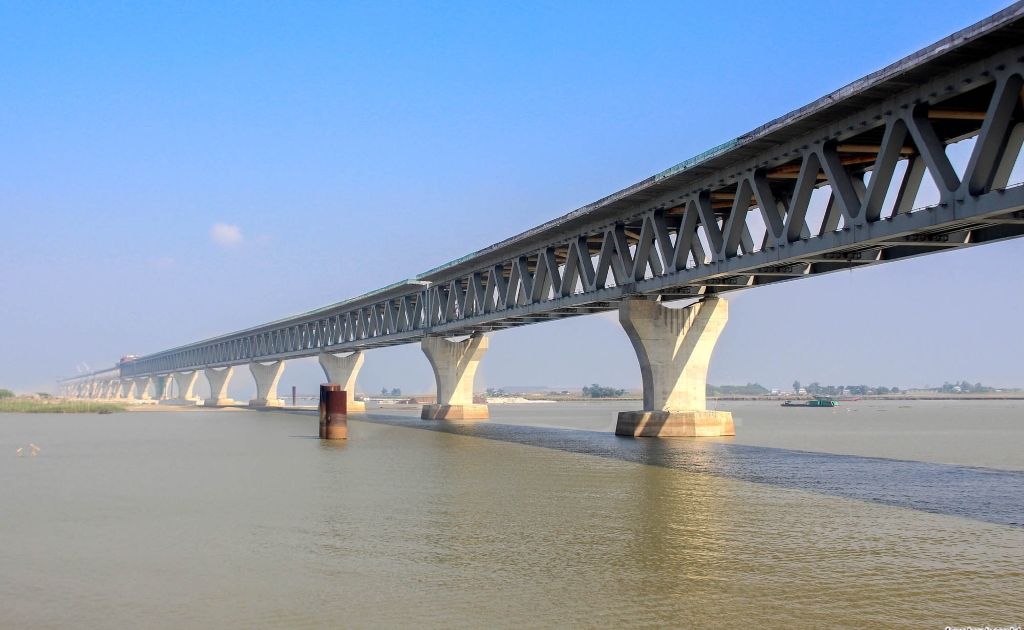পদ্মা সেতুর নিচ দিয়ে চলবে লঞ্চ