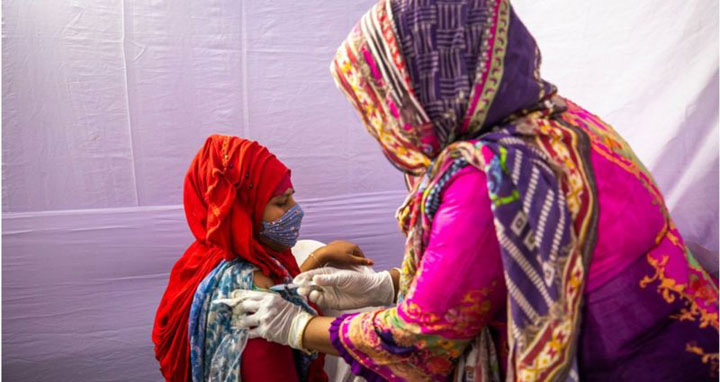 প্রসূতি মায়েদের করোনা টিকা দেওয়ার সুপারিশ