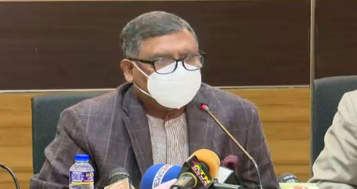 হাসপাতালে জায়গা নেই, হোটেল খুঁজছি: স্বাস্থ্যমন্ত্রী