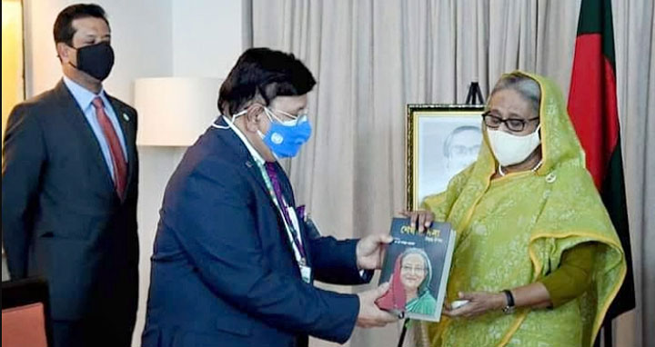 প্রধানমন্ত্রীর জন্মদিন উপলক্ষে পররাষ্ট্রমন্ত্রীর নতুন বই প্রকাশ
