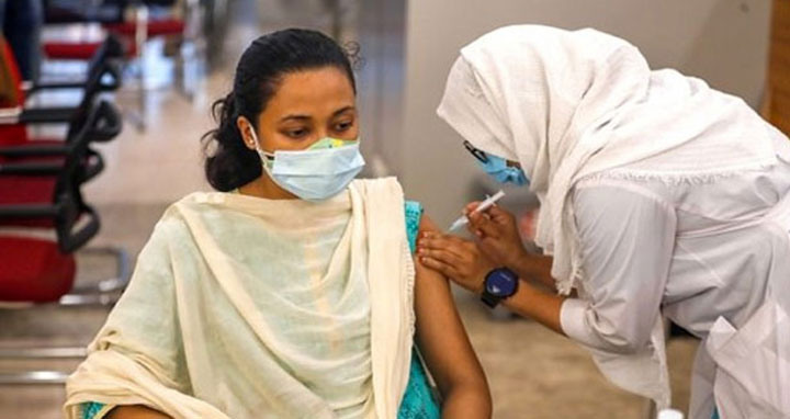 দেশে ৩ কোটি ৩৭ লাখ টিকা প্রয়োগ, নিবন্ধন ৪ কোটি ৬ লাখ