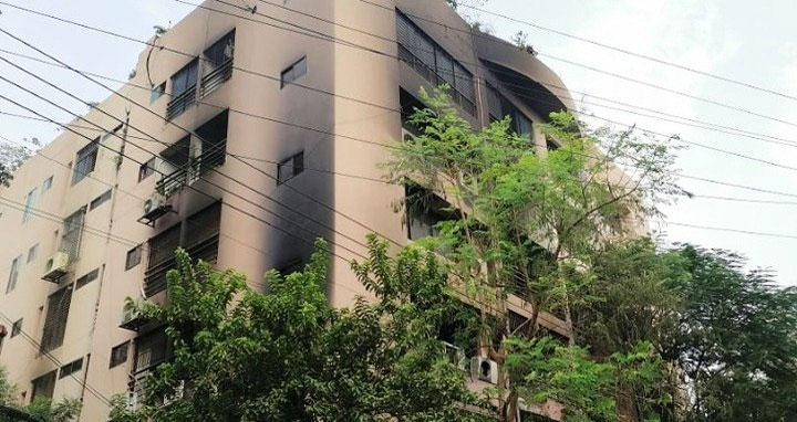 গুলশানে আবাসিক ভবনের আগুন নিয়ন্ত্রণে