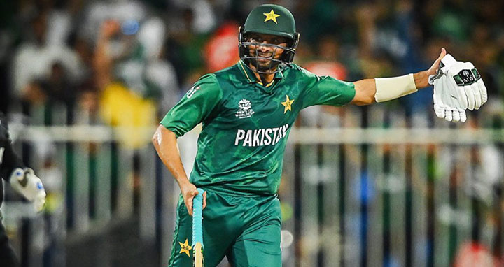 শোয়েব মালিকের অভিজ্ঞতা কাজে লেগেছে: বাবর আজম