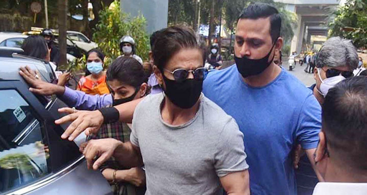 অবশেষে ছেলের সঙ্গে দেখা করলেন শাহরুখ