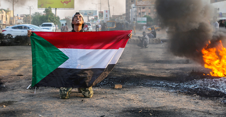 সুদানে বিক্ষোভে ৩ জনকে গুলি করে হত্যা