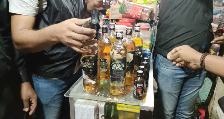 কসমেটিকসের দোকানে বিদেশি মদ বিক্রি‍!