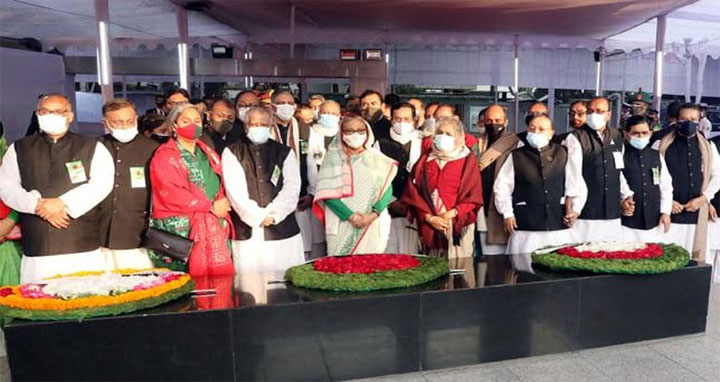 বঙ্গবন্ধুর প্রতিকৃতিতে আওয়ামী লীগের শ্রদ্ধা
