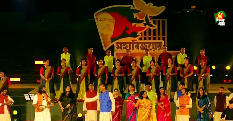 ‘মহাবিজয়ের মহানায়ক’ মঞ্চে আলোর ঝলকানি, দর্শক সারিতে প্রধানমন্ত্রী