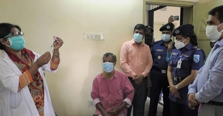 ষাটোর্ধ্বদের বুস্টার ডোজ দেওয়ার সুপারিশ