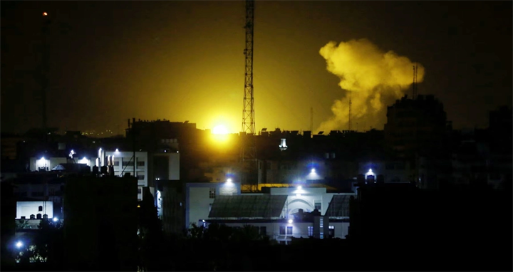 গাজায় ইসরায়েলের বিমান হামলা