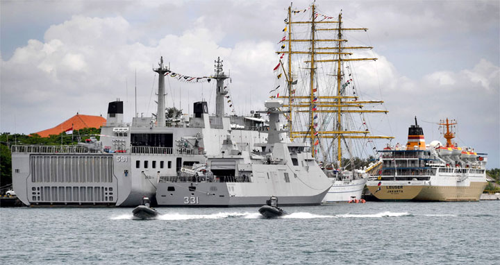 সাগরে অনুপ্রবেশ বন্ধে যুদ্ধাজাহাজ মোতায়েন ইন্দোনেশিয়ার