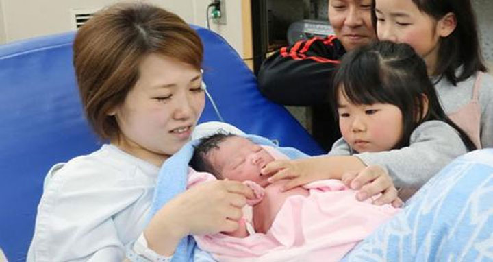 জাপানে জনসংখ্যা বাড়াতে সরকারের উদ্যোগ