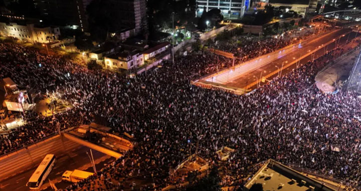 নেতানিয়াহুর বিরুদ্ধে বিক্ষোভে উত্তাল ইসরাইল