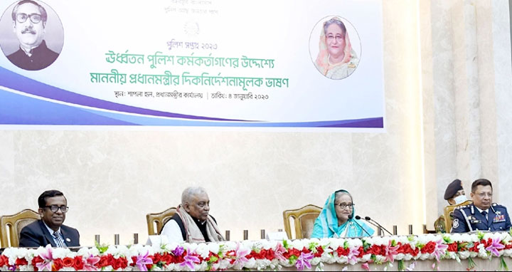 গুলশান-বনানীতে মেয়র আতিকের ‘কলা গাছ থেরাপি’ শুরু