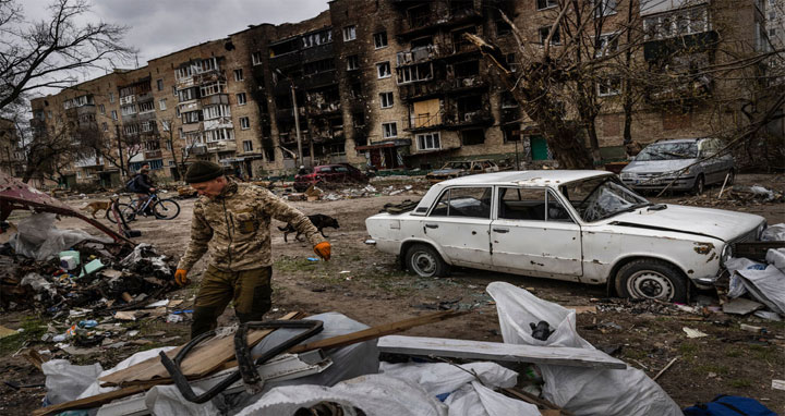 হামলায় বিপর্যস্ত ইউক্রেন, জেলেনস্কির সাহায্য প্রার্থনা