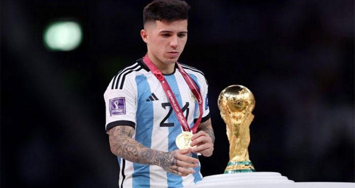 রেকর্ড মূল্যে চেলসিতে আর্জেন্টাইন তারকা এনজো ফার্নান্দেজ