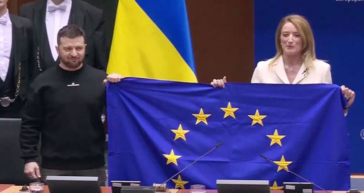 ইইউ নেতাদের কাছে যুদ্ধবিমান চাইলেন জেলেনস্কি