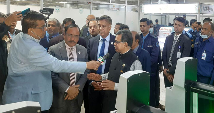 প্রবাসী যাত্রীদের হয়রানি করা যাবে না : প্রতিমন্ত্রী