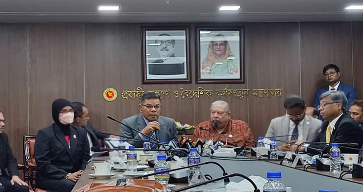 অভিবাসন ব্যয় কমাতে চাই : মালয়েশিয়ার স্বরাষ্ট্রমন্ত্রী