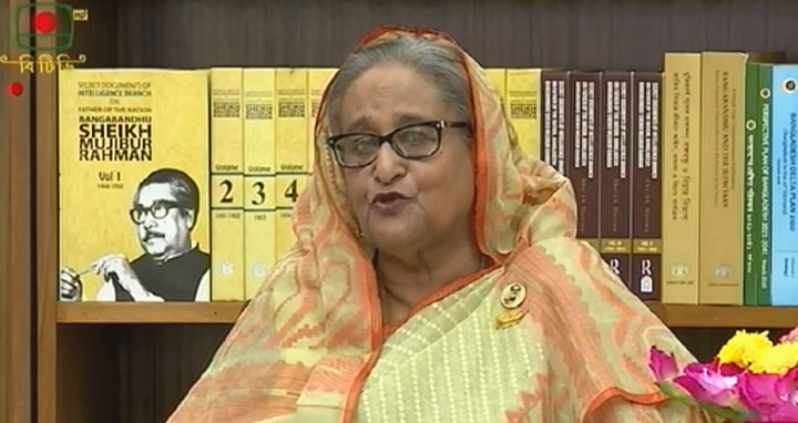 বৈশ্বিক সংকটেও দেশের পোশাক খাত এগিয়ে যাচ্ছে : প্রধানমন্ত্রী