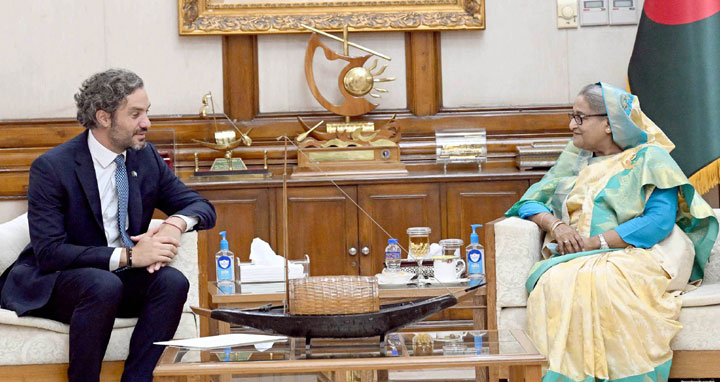 ফুটবল খেলার উন্নয়নে আর্জেন্টিনার সহায়তা চেয়েছেন প্রধানমন্ত্রী