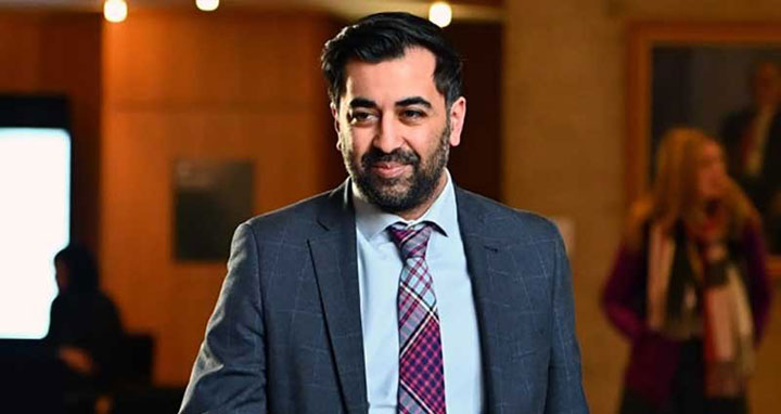 স্কটল্যান্ডের প্রথম মুসলিম প্রধানমন্ত্রী হিসেবে শপথ নিলেন হামজা ইউসুফ