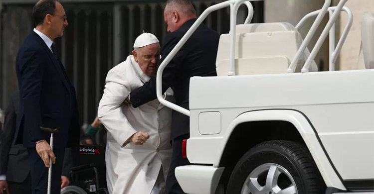 হাসপাতালে পোপ ফ্রান্সিস