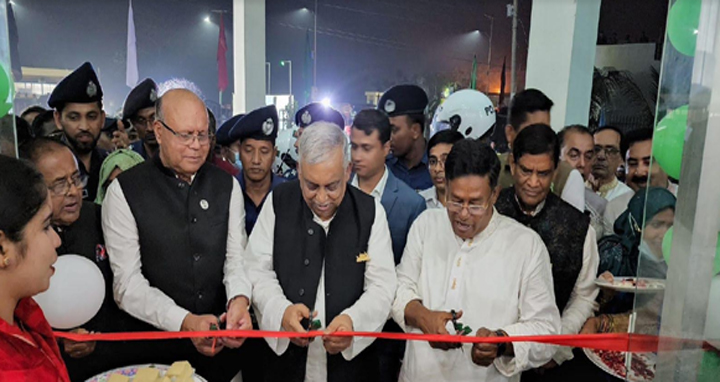 বেনাপোলে দৃষ্টিনন্দন পৌর বাস টার্মিনাল উদ্বোধন করলেন স্বরাষ্ট্রমন্ত্রী