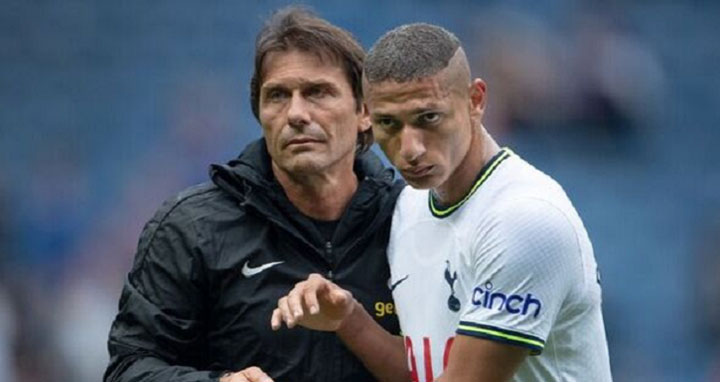 কোচের ওপর ক্ষোভ ঝাড়লেন ব্রাজিলিয়ান তারকা