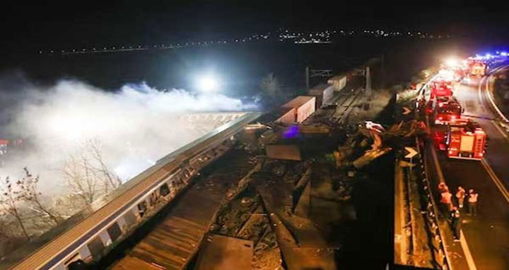 গ্রীসে দুই ট্রেনের মুখোমুখি সংঘর্ষ : নিহত ২৬, আহত ৮৫