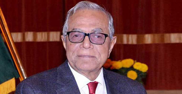 পাক হানাদাররা নিরস্ত্র বাঙালির ওপর অতর্কিত আক্রমণ চালায়