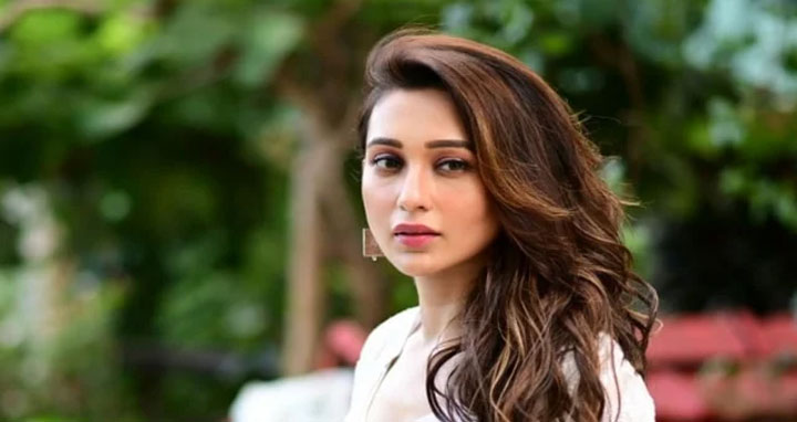 সিঙ্গেল থাকার কারণ জানালেন মিমি চক্রবর্তী