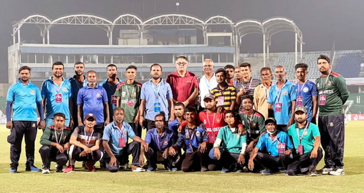 পুরস্কারের ‘অর্থ’ মাঠকর্মীদের দিয়ে দিলেন সাকিব