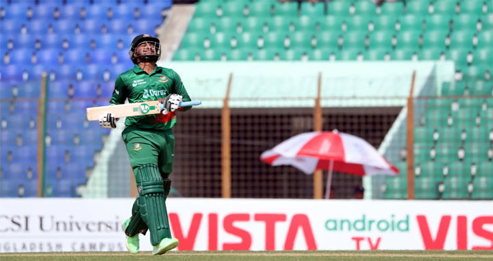 ৭ রানের আক্ষেপ নিয়ে ফিরলেন সাকিব