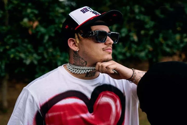 আচমকা মঞ্চ ভেঙে পপতারকার মৃত্যু