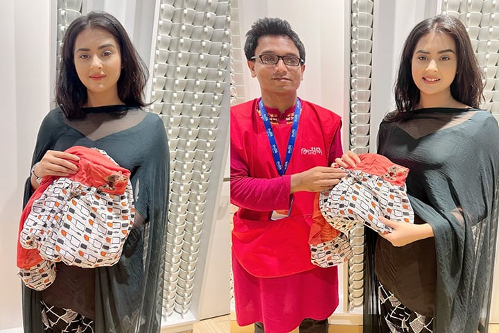 ‘বঙ্গবাজারে পুড়ে যাওয়া কিছু কাপড় কিনে নিলাম’