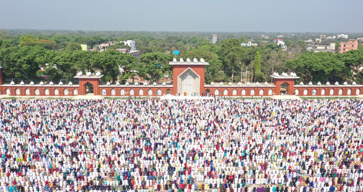 দিনাজপুরে অনুষ্ঠিত হলো দেশের ‘সর্ববৃহৎ’ ঈদ জামাত