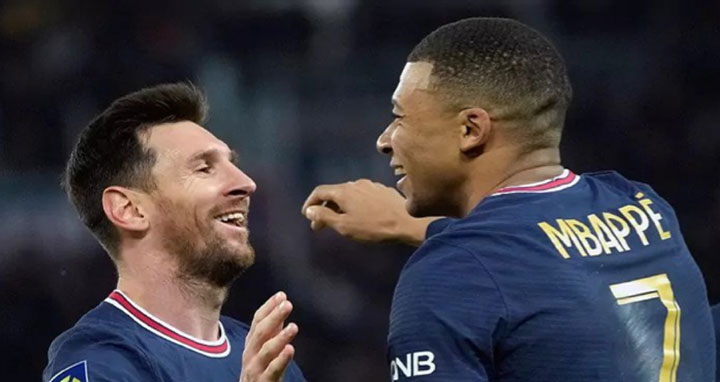 পিএসজিতে মেসিকে আরও এক মৌসুম চান এমবাপ্পে