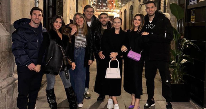 বার্সা সতীর্থদের সঙ্গে ডিনারে মেসি