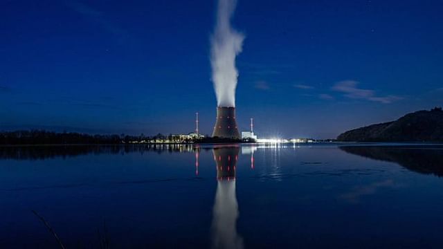 পারমাণবিক বিদ্যুৎ থেকে চিরতরে বিদায় নিচ্ছে জার্মানি