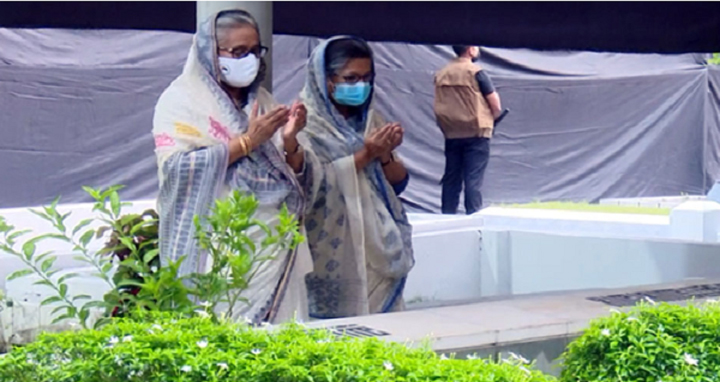 বোনকে নিয়ে বনানীতে স্বজনদের কবর জিয়ারতে প্রধানমন্ত্রী