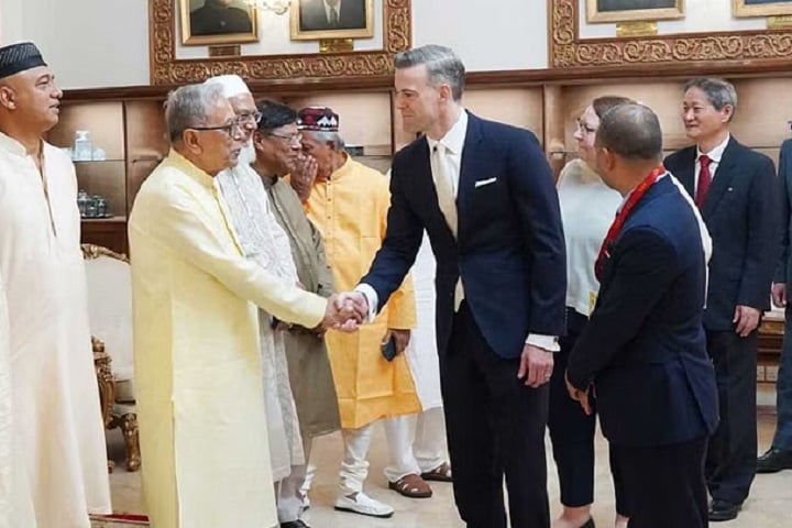 দরিদ্রদের পাশে দাঁড়াতে বিত্তশালীদের আহ্বান জানিয়েছেন রাষ্ট্রপতি