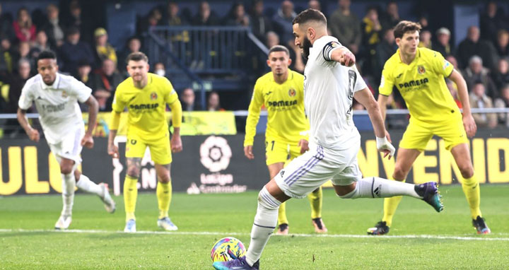 ঘরের মাঠে হেরে শিরোপা বার্সার হাতে তুলে দিলো রিয়াল