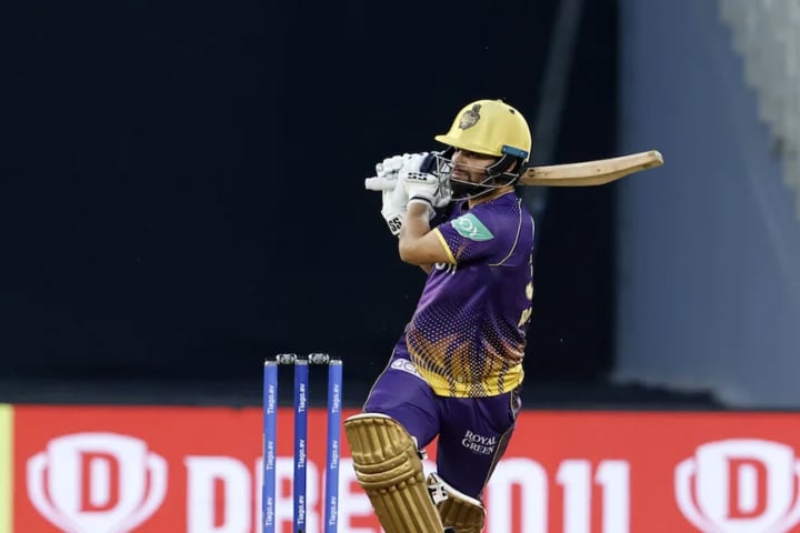 শেষ ওভারে ৫ ছক্কায় কলকাতাকে জেতালেন রিঙ্কু