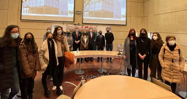 স্পেনের মেডিকেল শিক্ষার্থীদের বৃত্তিসহ দীর্ঘমেয়াদি ভিসা দেবে বাংলাদেশ