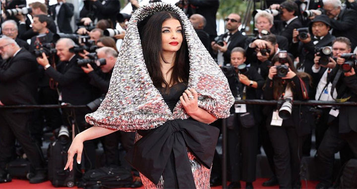 কানের লালগালিচায় হেঁটে আলোচনায় ঐশ্বরিয়া