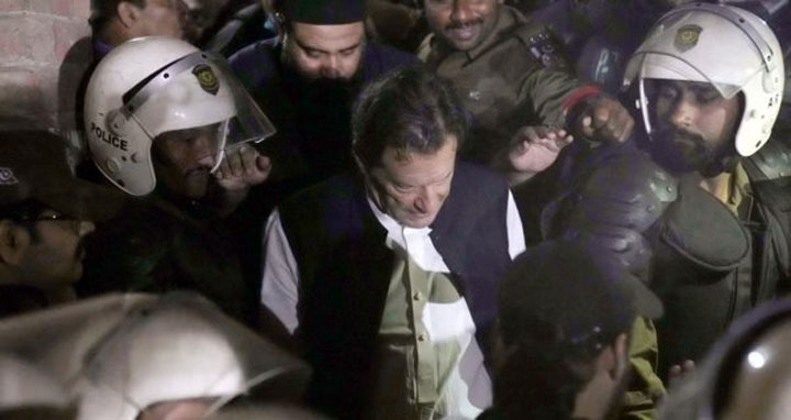 ইমরান খানকে বিশেষ আদালতে হাজির করা হবে