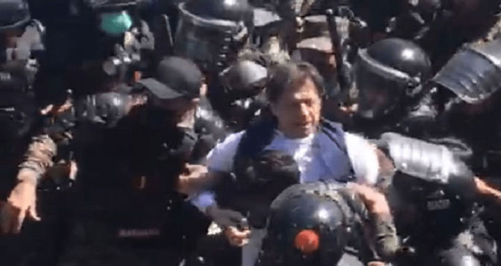 ৮ দিনের রিমান্ডে ইমরান খান