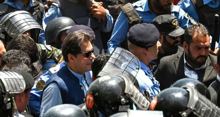 সবকিছুর জন্য সেনাপ্রধান দায়ী : ইমরান খান